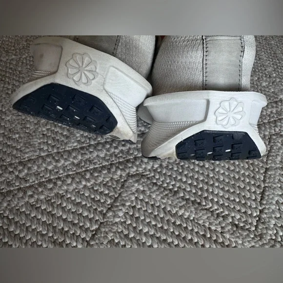 Nike White and Orange Athletic Sneakers - Picture 14 of 15